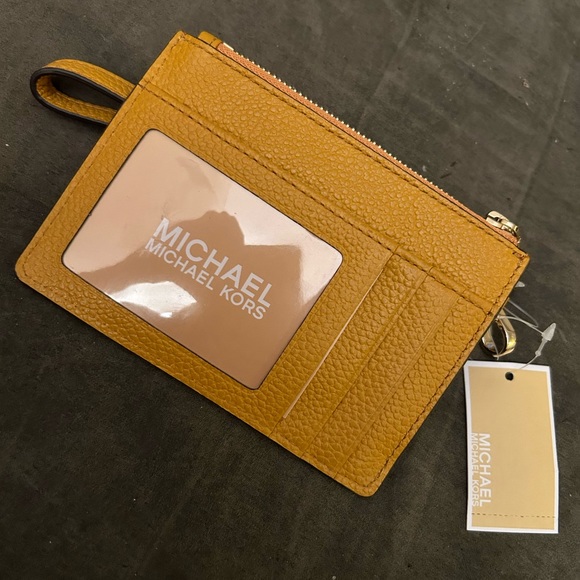 NWT Michael Kors keychain/card case - Picture 2 of 5